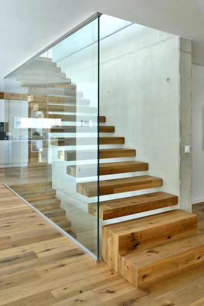 Treppe_Wohnhaus_Neubau_Vierzueins_Design